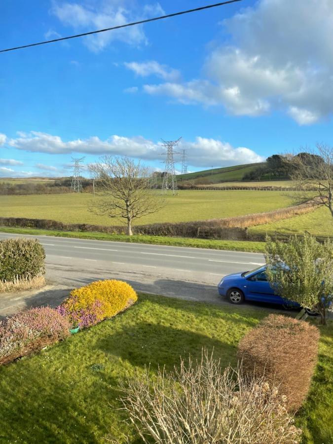 Lovely Flat Set In Parish Boundary Of Instow Apartment Luaran gambar