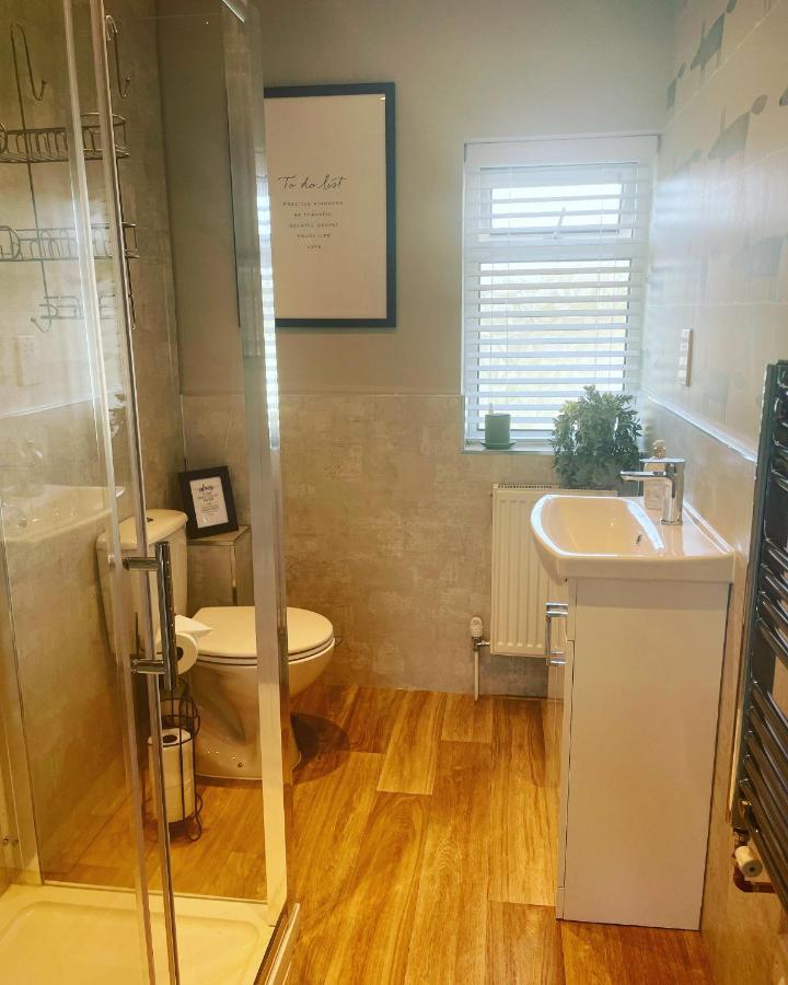 Lovely Flat Set In Parish Boundary Of Instow Apartment Luaran gambar